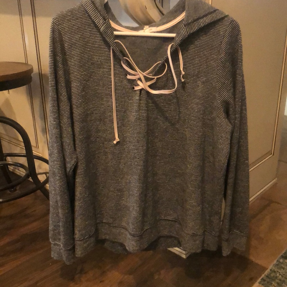Maurice’s long sleeve hooded sweater